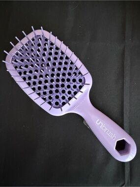 Unbrush in Color Purple. NWT